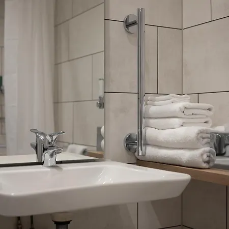 Отель Hampton By Hilton Piccadilly 3*