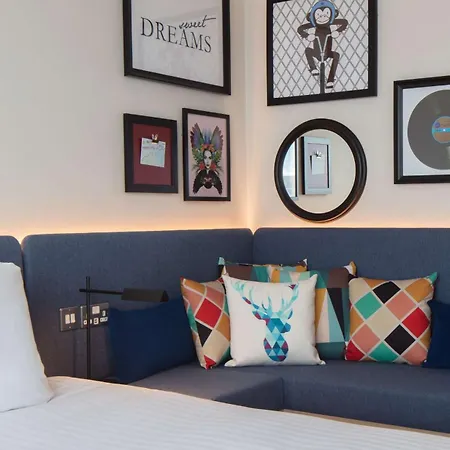Отель Hampton By Hilton Piccadilly