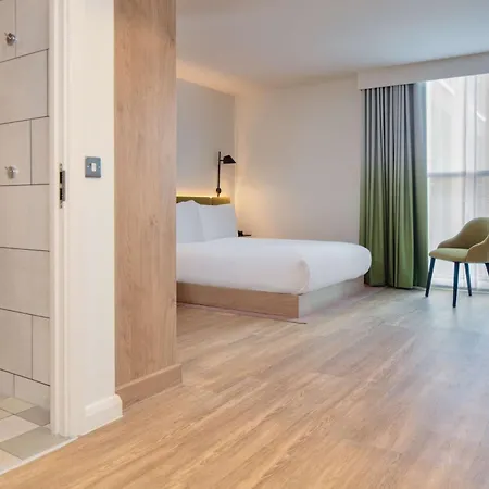 Отель Hampton By Hilton Piccadilly 3*