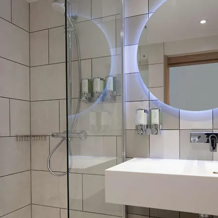Отель Hampton By Hilton Piccadilly 3*