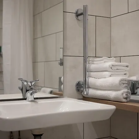 Отель Hampton By Hilton Piccadilly