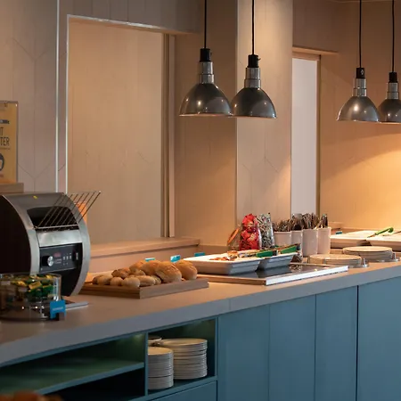 מלון Hampton By Hilton Piccadilly 3*